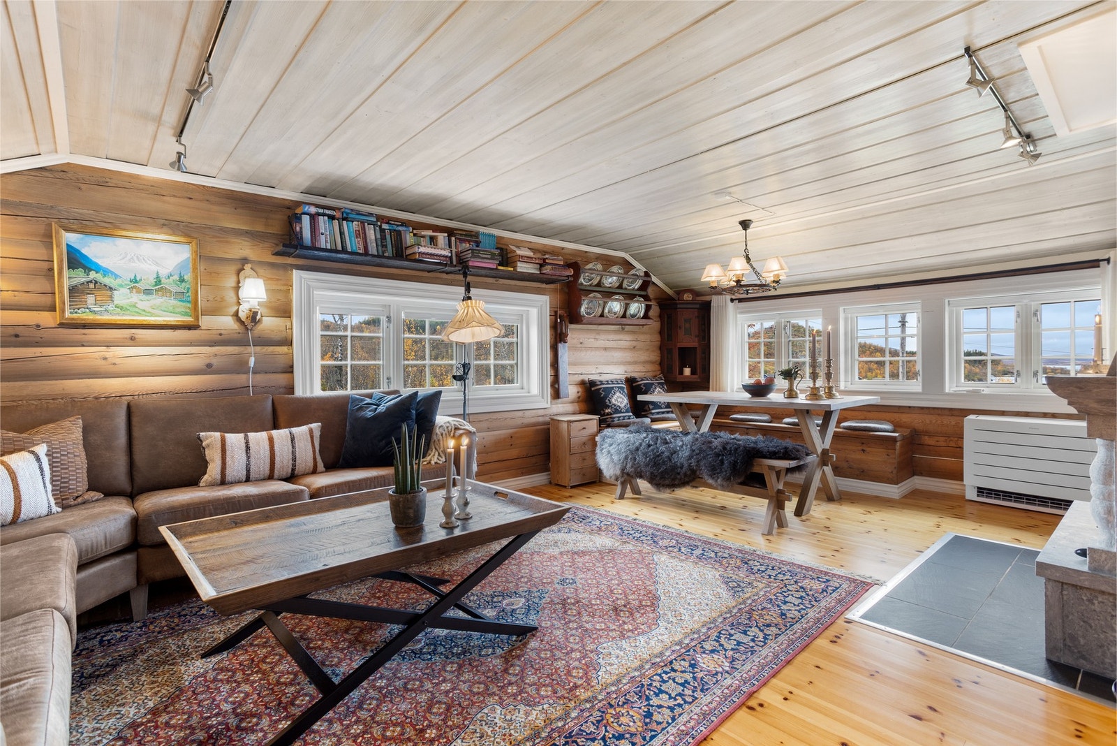 God plass til innredning av sofa- og spisegruppe Galleribilde