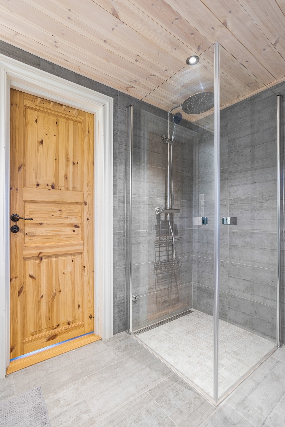 Panel i tak med downlights Galleribilde