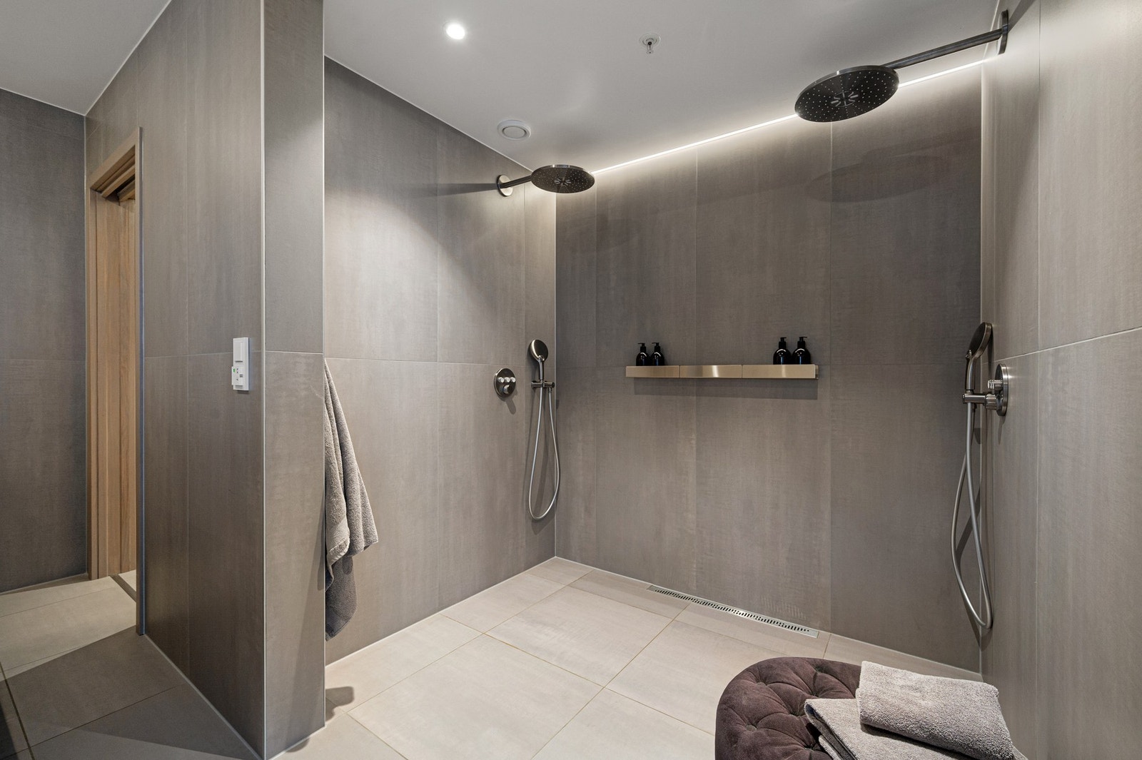 Stor og eksklusiv dusjsone for to personer. Galleribilde