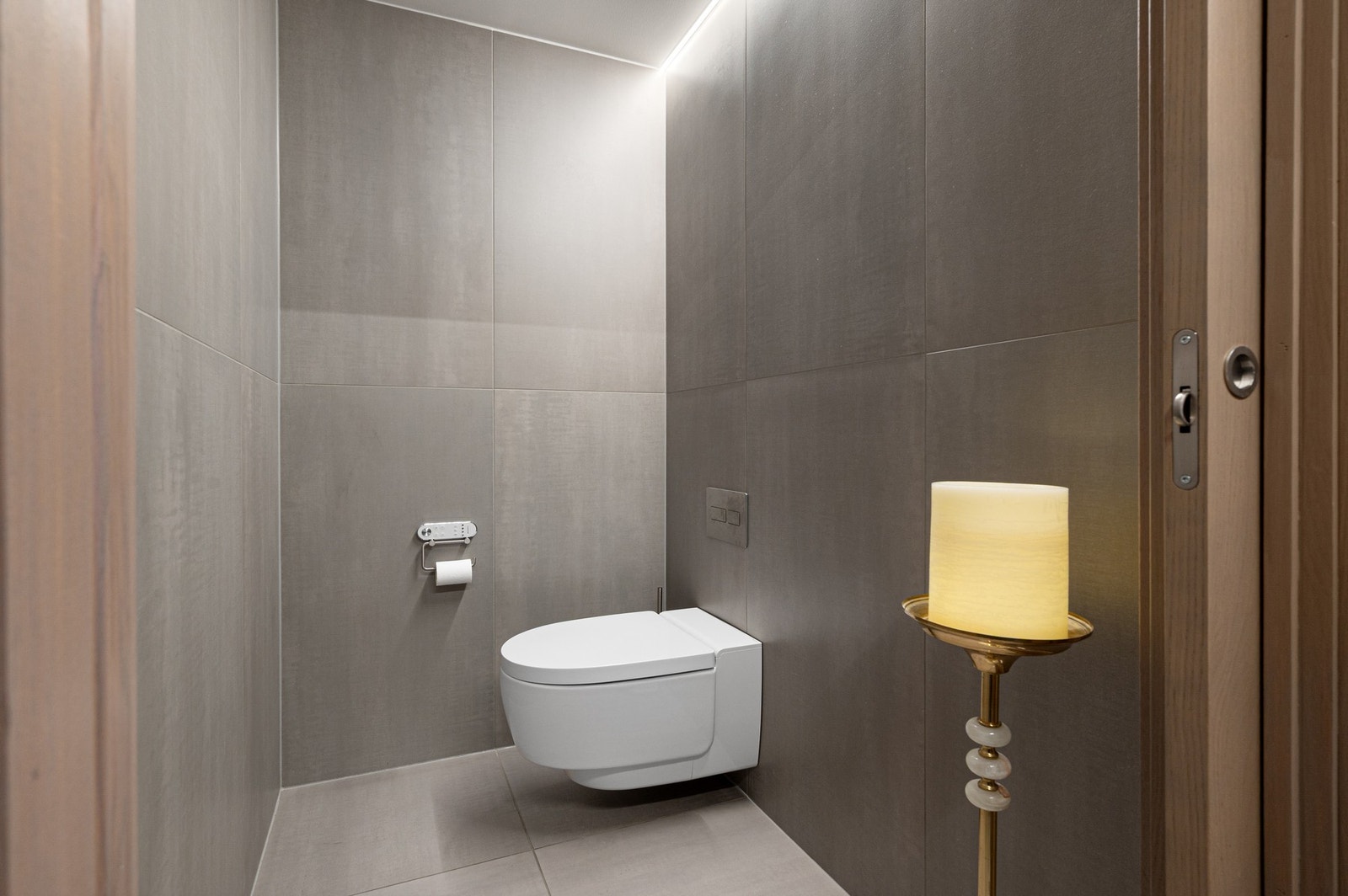 Privat adkomst til toalettrommet med skyvedør. Galleribilde