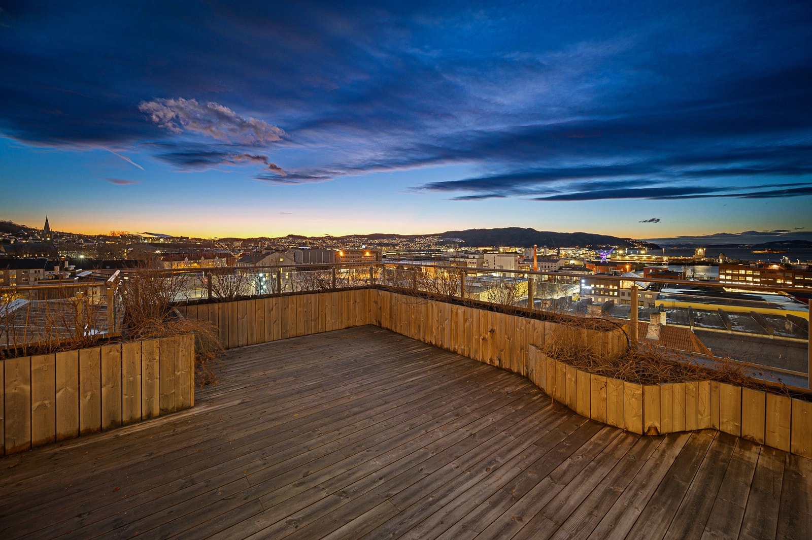 Takterrassen gir majestetisk utsikt og fine solforhold. Galleribilde