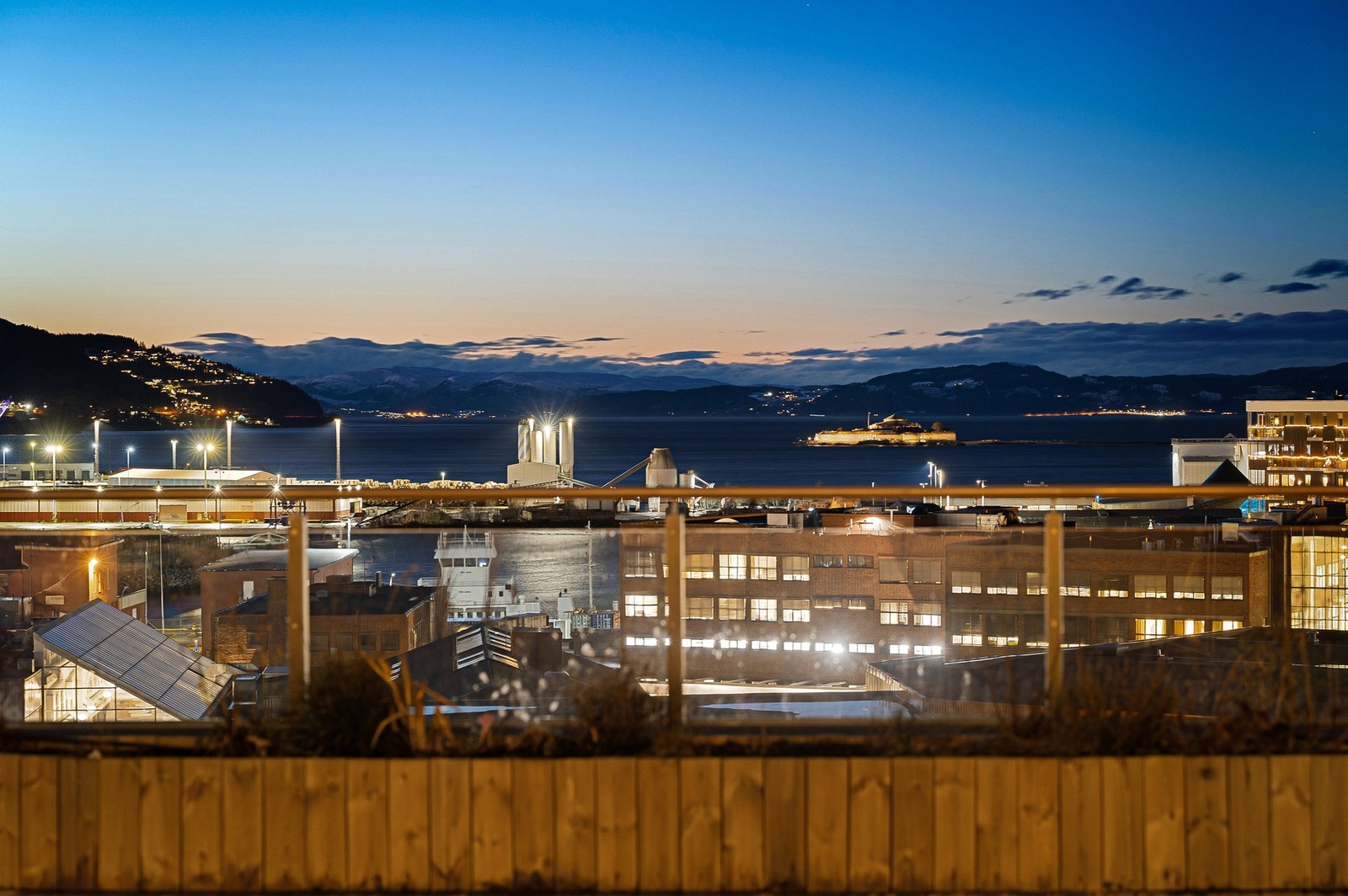 Fjordutsikt mot historiske Munkholmen. Galleribilde