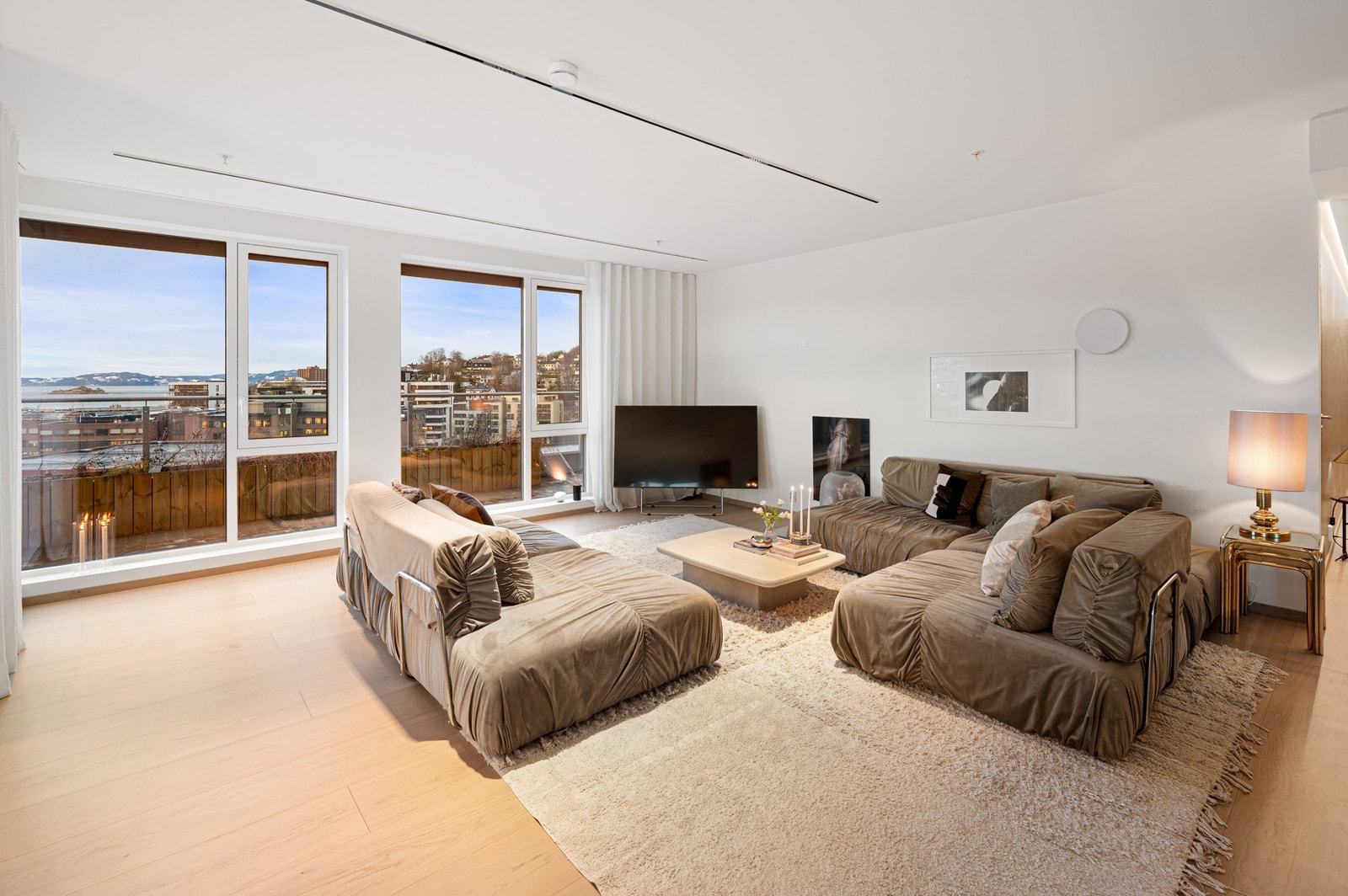 Toppleiligheten er fra 2022, og selger har gjort flere gode tilvalg før overtagelse. Galleribilde