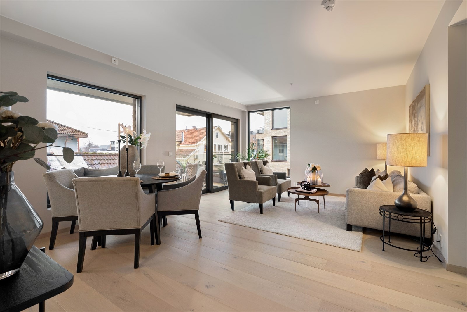 Leiligheten ligger i byggets andre etasje og har en meget god planløsning, med 11 kvm balkong Galleribilde