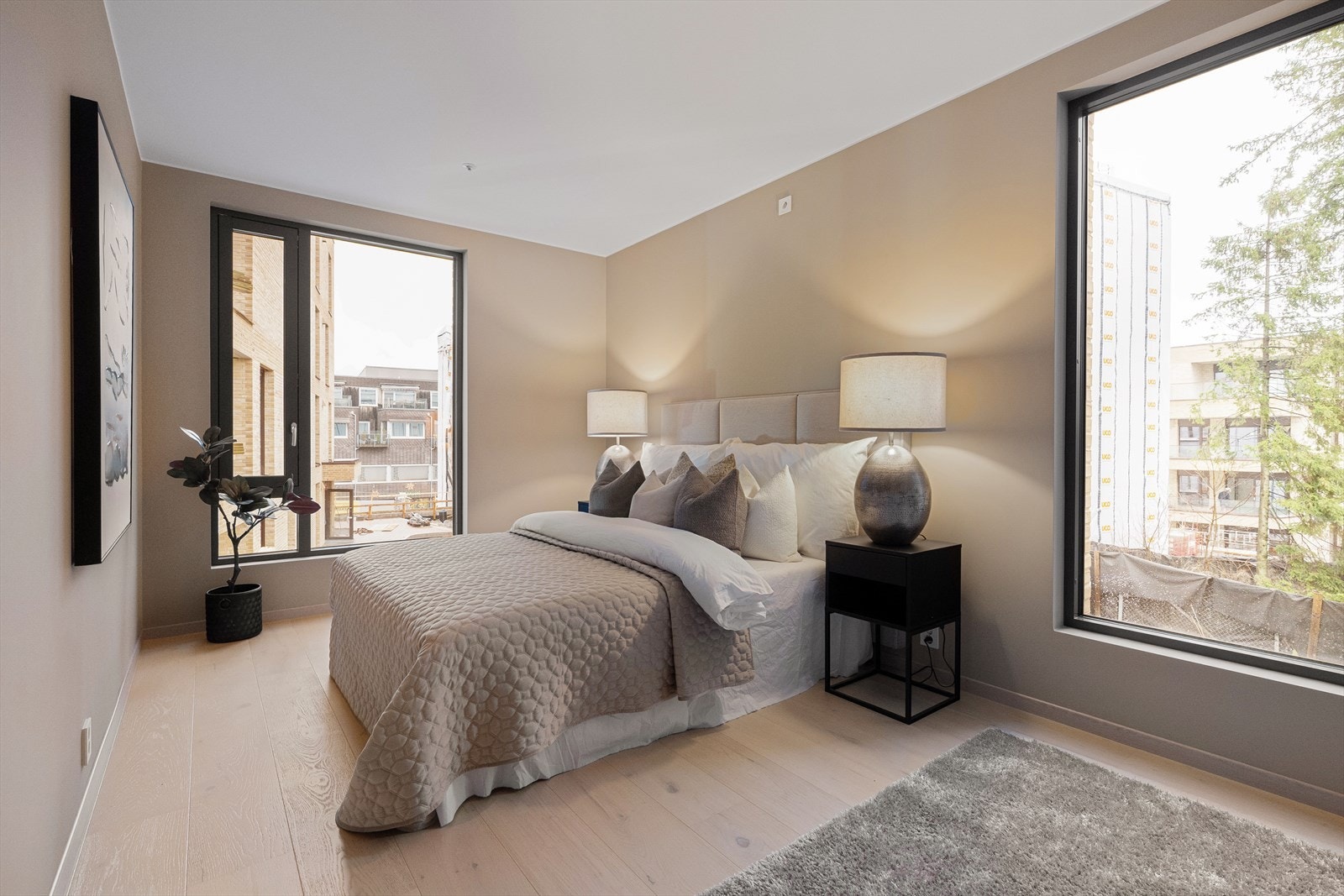 Det er god plass til å innrede med dobbeltseng og tilhørende nattbord Galleribilde