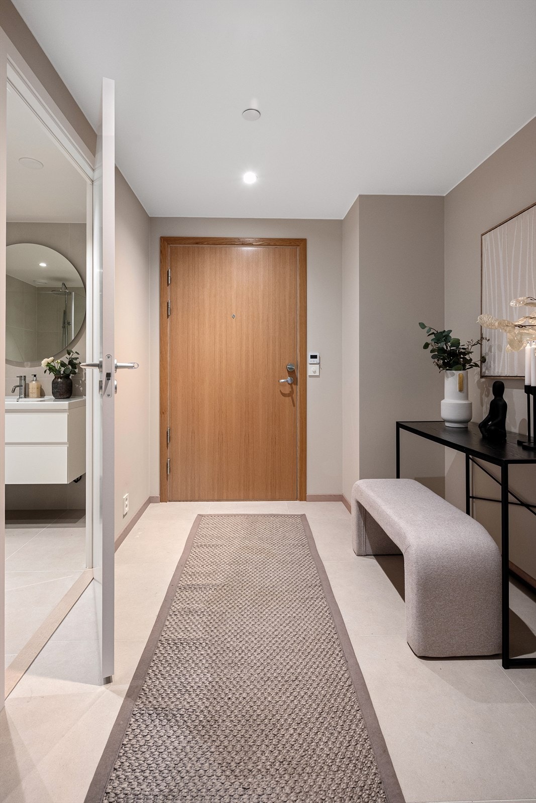 Boligen har en romslig gang som kan innredes med garderobe om ønskelig Galleribilde