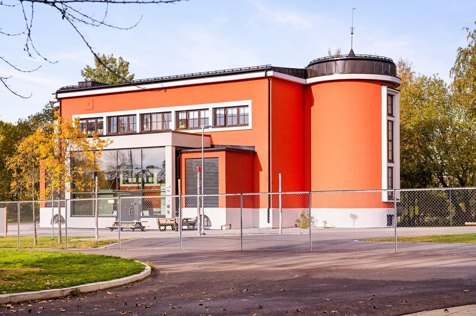 Radiohuset barnehage. Transformasjon av NRKs vernet kringkastingsstasjon på Lambertseter til 4 avdelings barnehage. Galleribilde