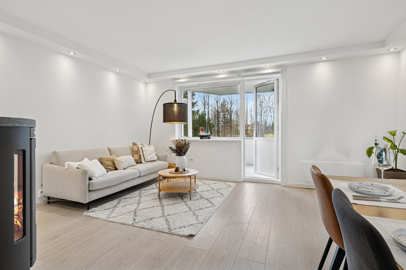 Fra stuen er det utgang til flott innglasset balkong. Galleribilde