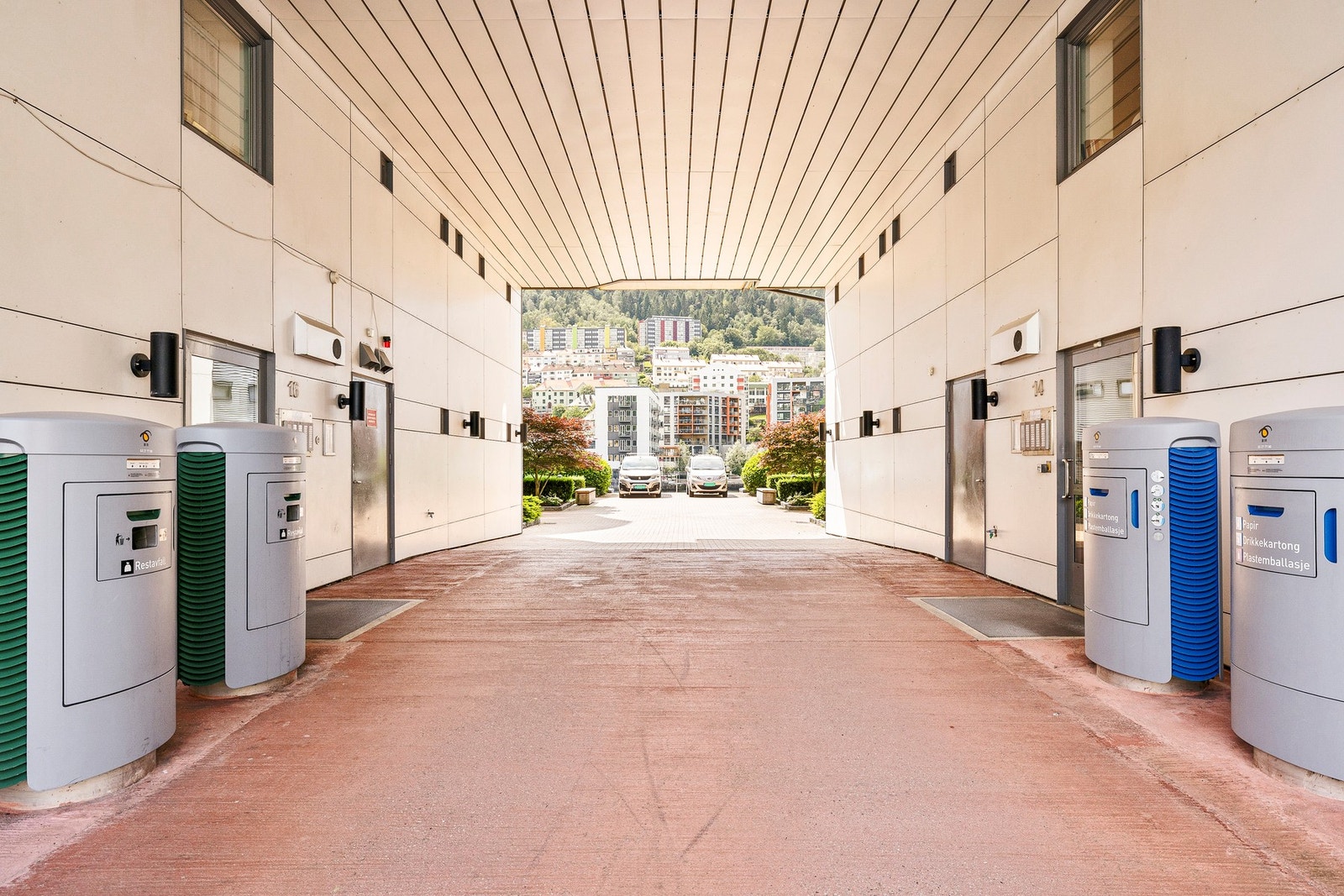 Borettslaget har pent opparbeidede fellesarealer som vedlikeholdes av gartner Galleribilde