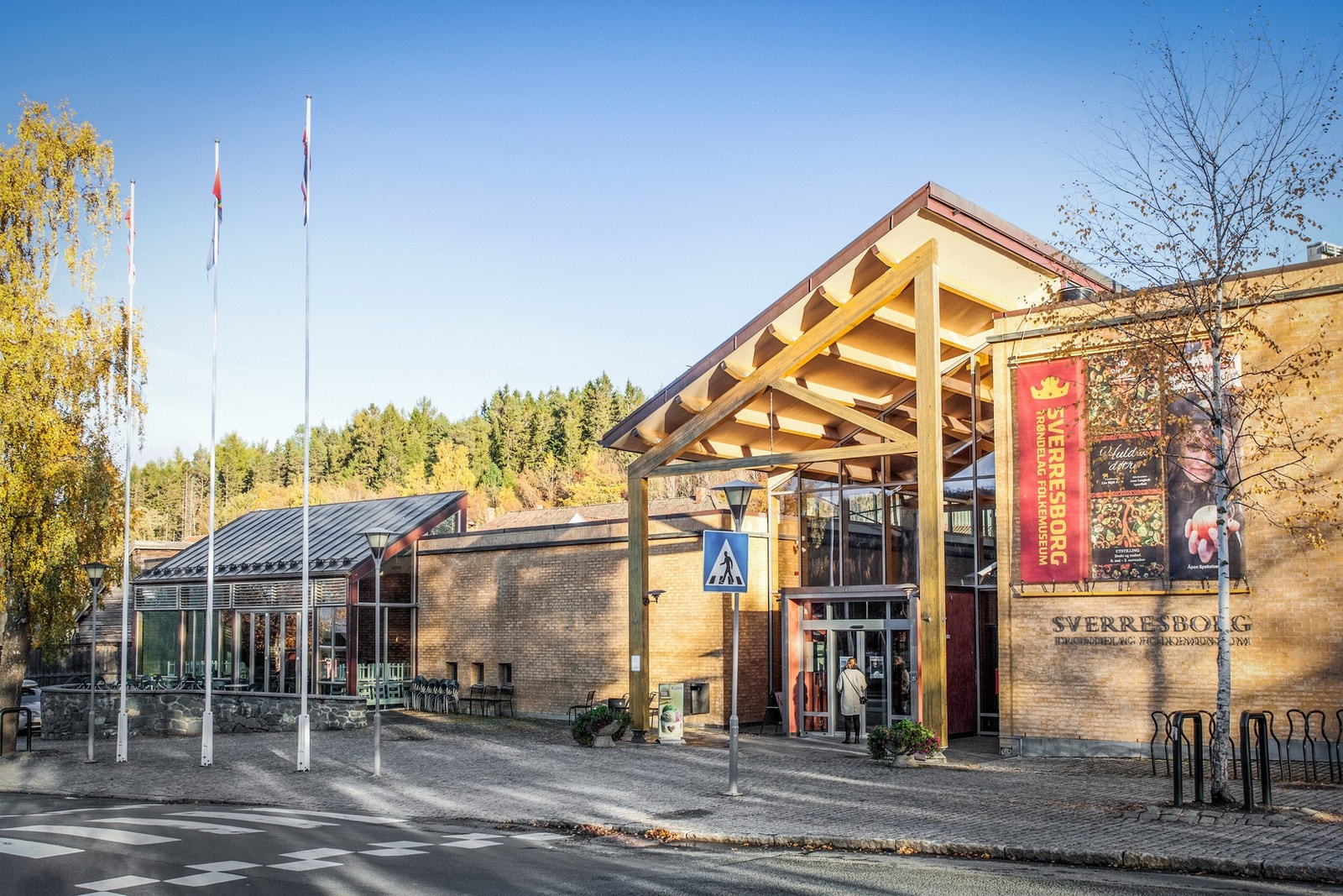 Av severdigheter og kulturelle tilbud kan Sverresborg folkemuseum anbefales. Like ved har man også Vertshuset Tavern som er et sjarmerende spisested med en lang historie som går tilbake til 1739. Galleribilde