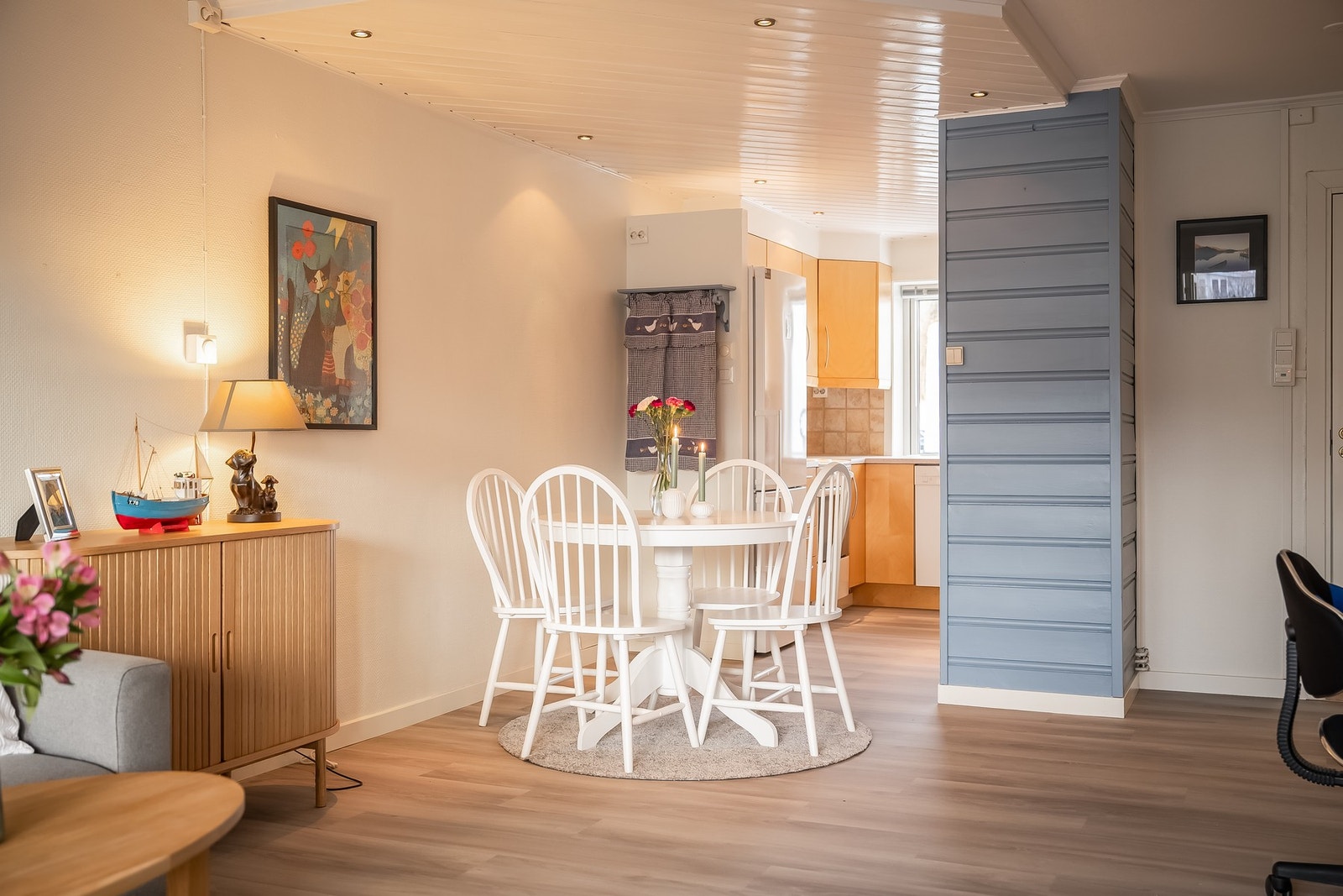 Planløsningen er svært godt utnyttet over ca. 54 kvm og egner seg godt både for enslige og par. Galleribilde