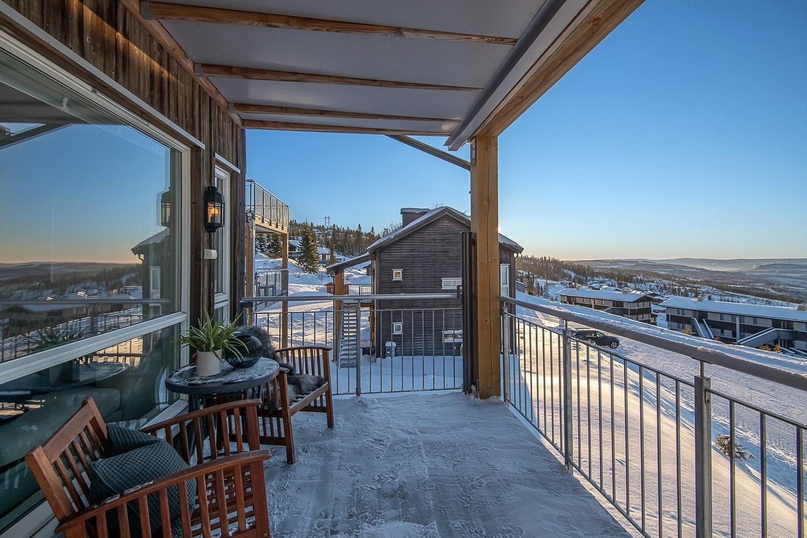 Her kan man nyte late dager i solveggen. Galleribilde