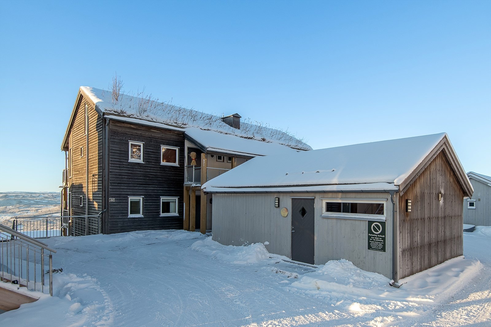 Leiligheten har egen bod i felles bod-hus rett ved leiligheten. Galleribilde