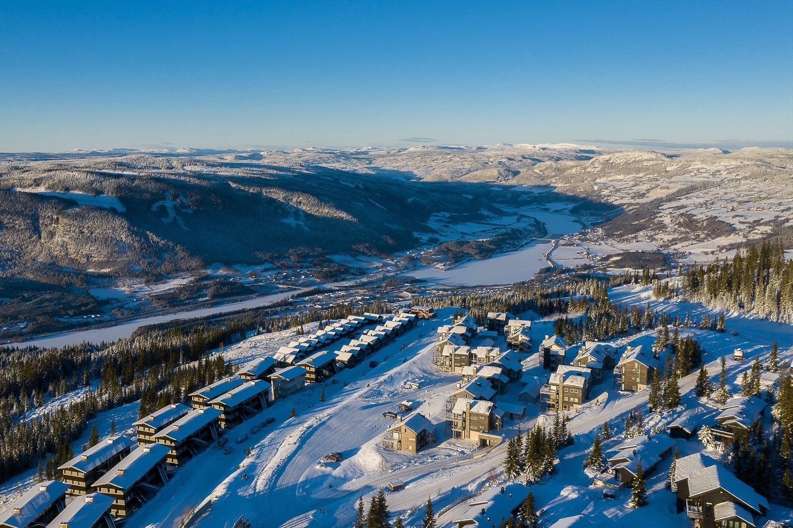 Leiligheten har flott beliggenhet helt inntil Kringelåsløypa. Galleribilde