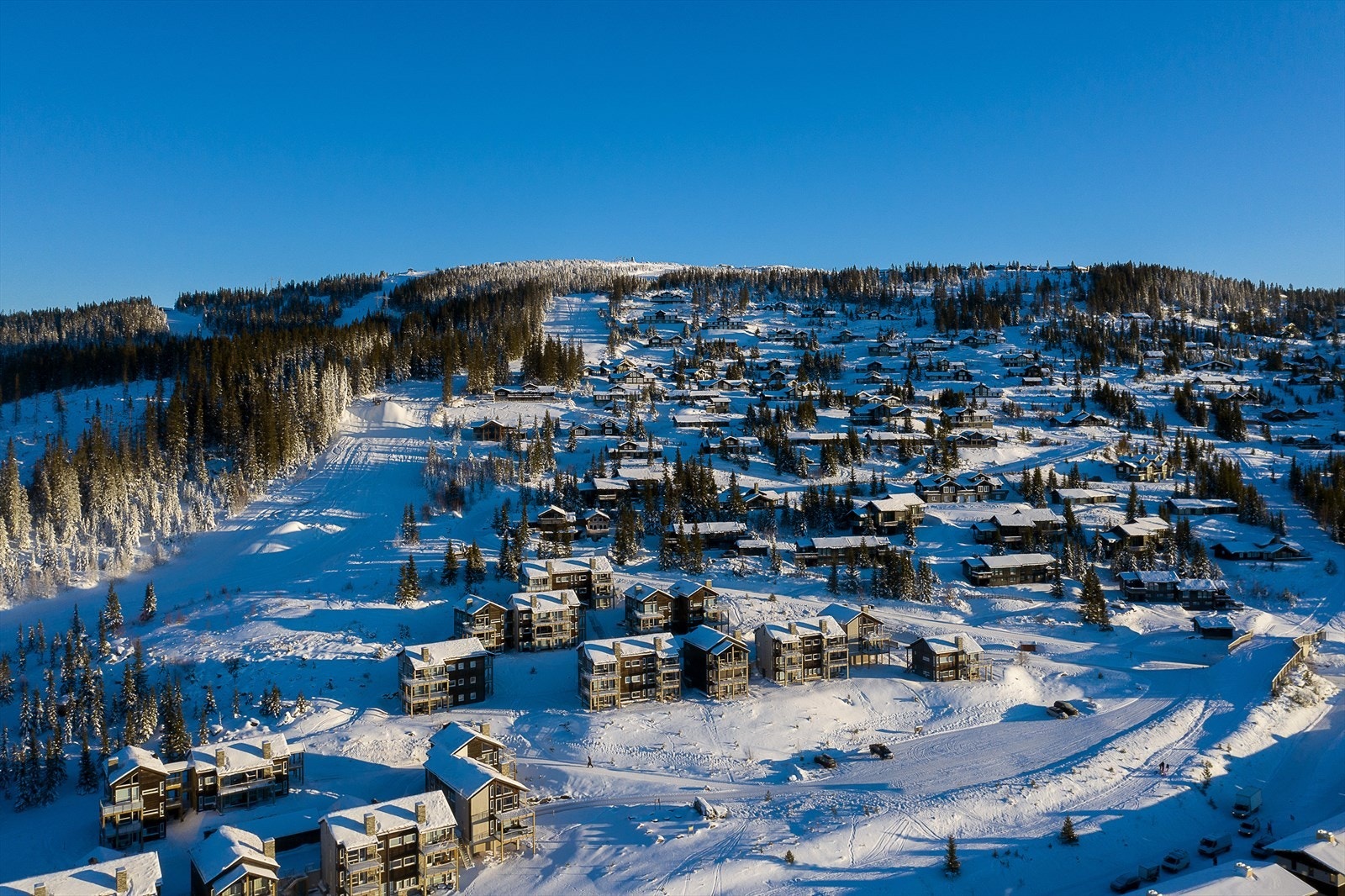 Fra leilighetsanlegget kan du spenne på deg alpinskiene og gli rett ut i løypenettet og når man skal hjem sklir man rett ut av løypa bak leilighetsbyggene og "rett hjem". Galleribilde