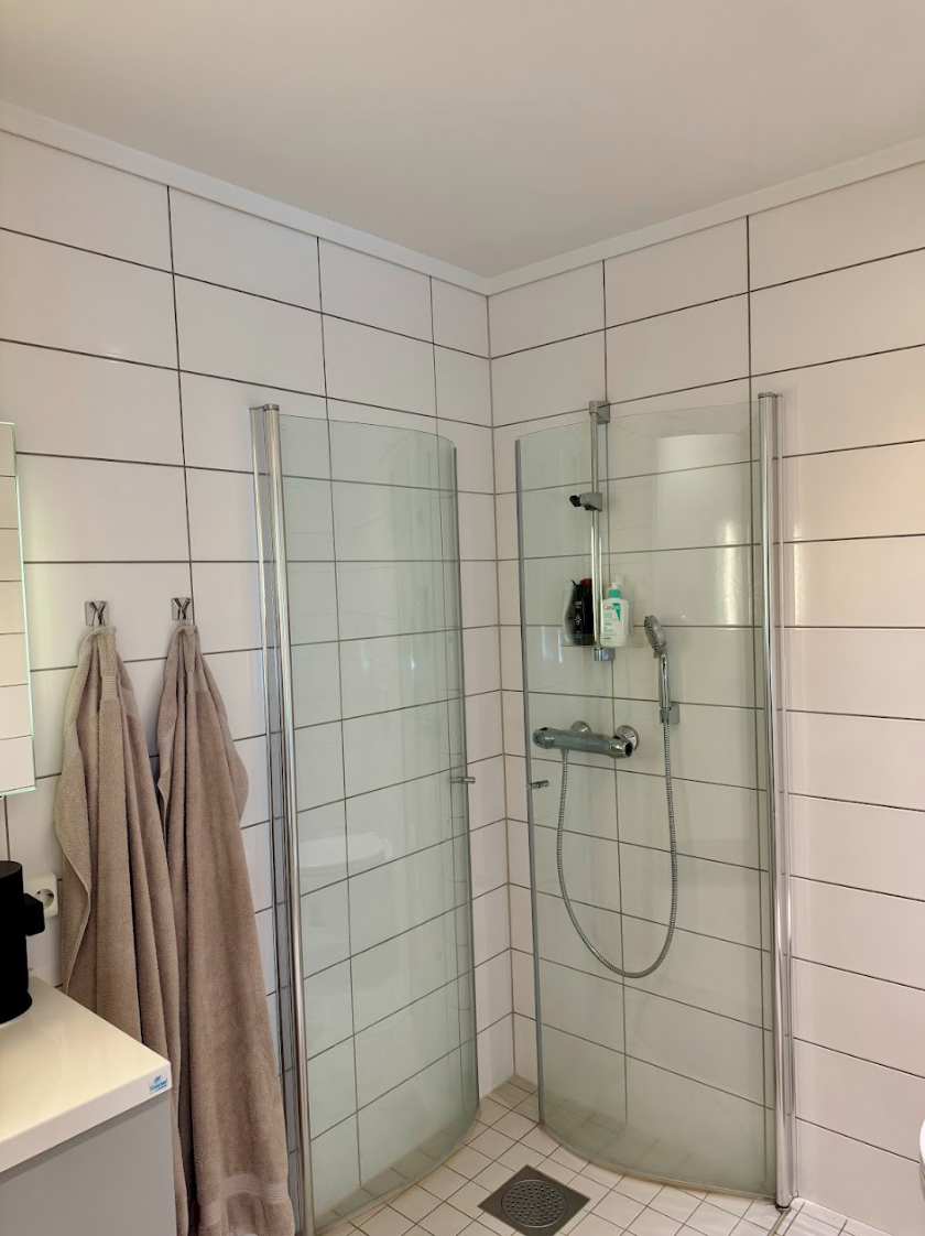 Stort bad med dusj Galleribilde