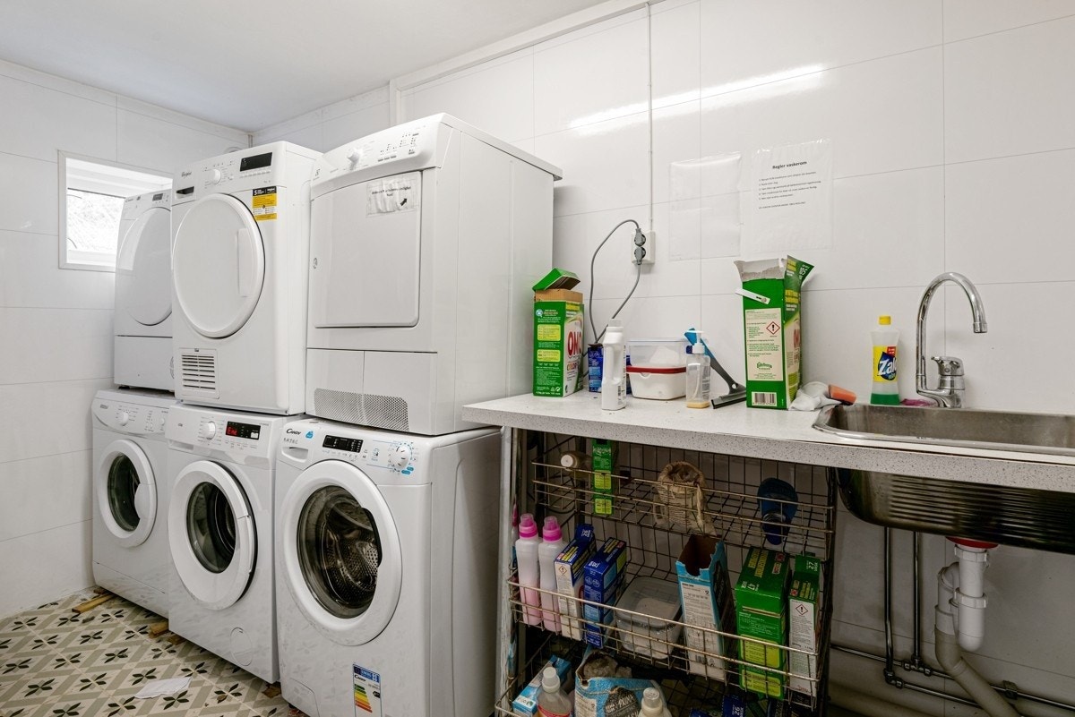 Fellesvask, deles med kjeller 1.etasjen. Galleribilde