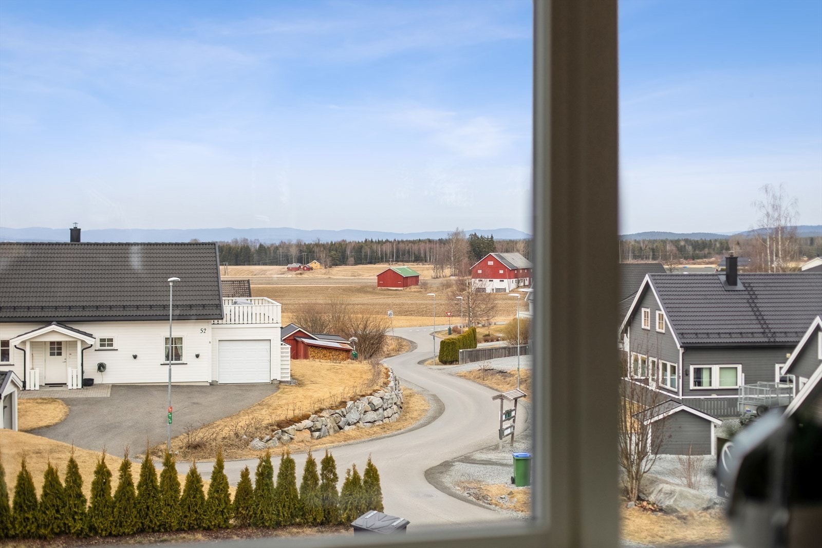 Velkommen til Spireavegen 49 - Enderekkehus som fremstår som nytt og med en fin intern beliggenhet. Galleribilde