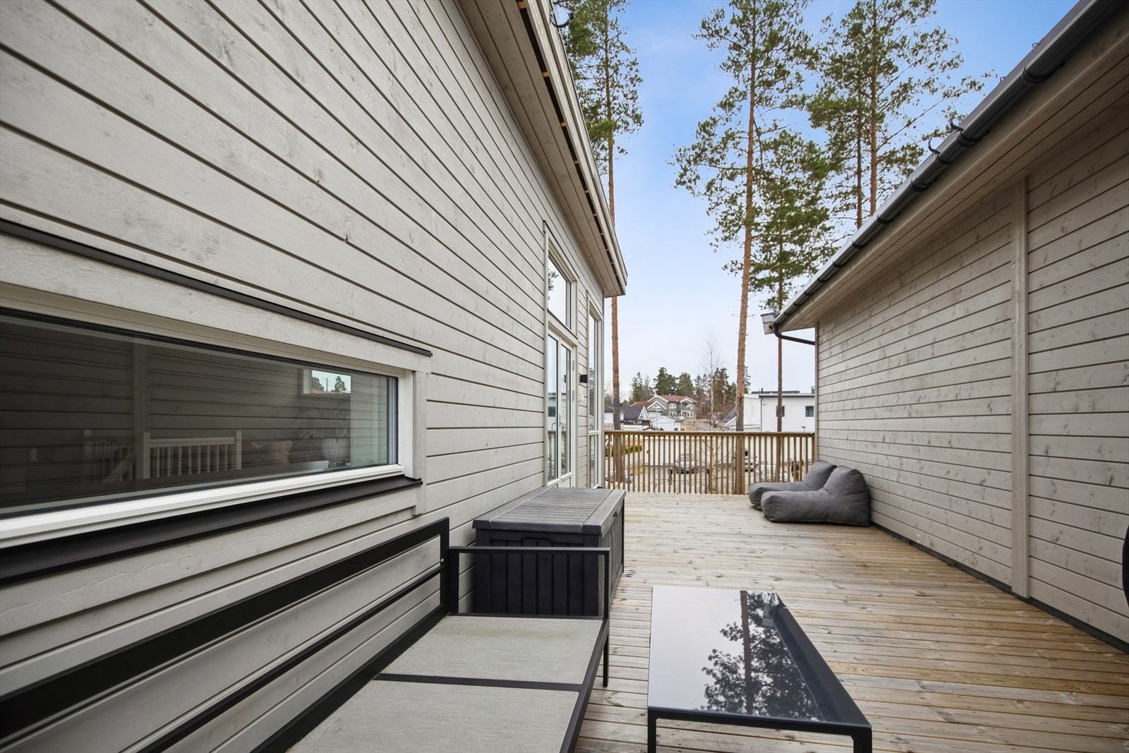 På terrassen er det god plass til utemøblement. Galleribilde