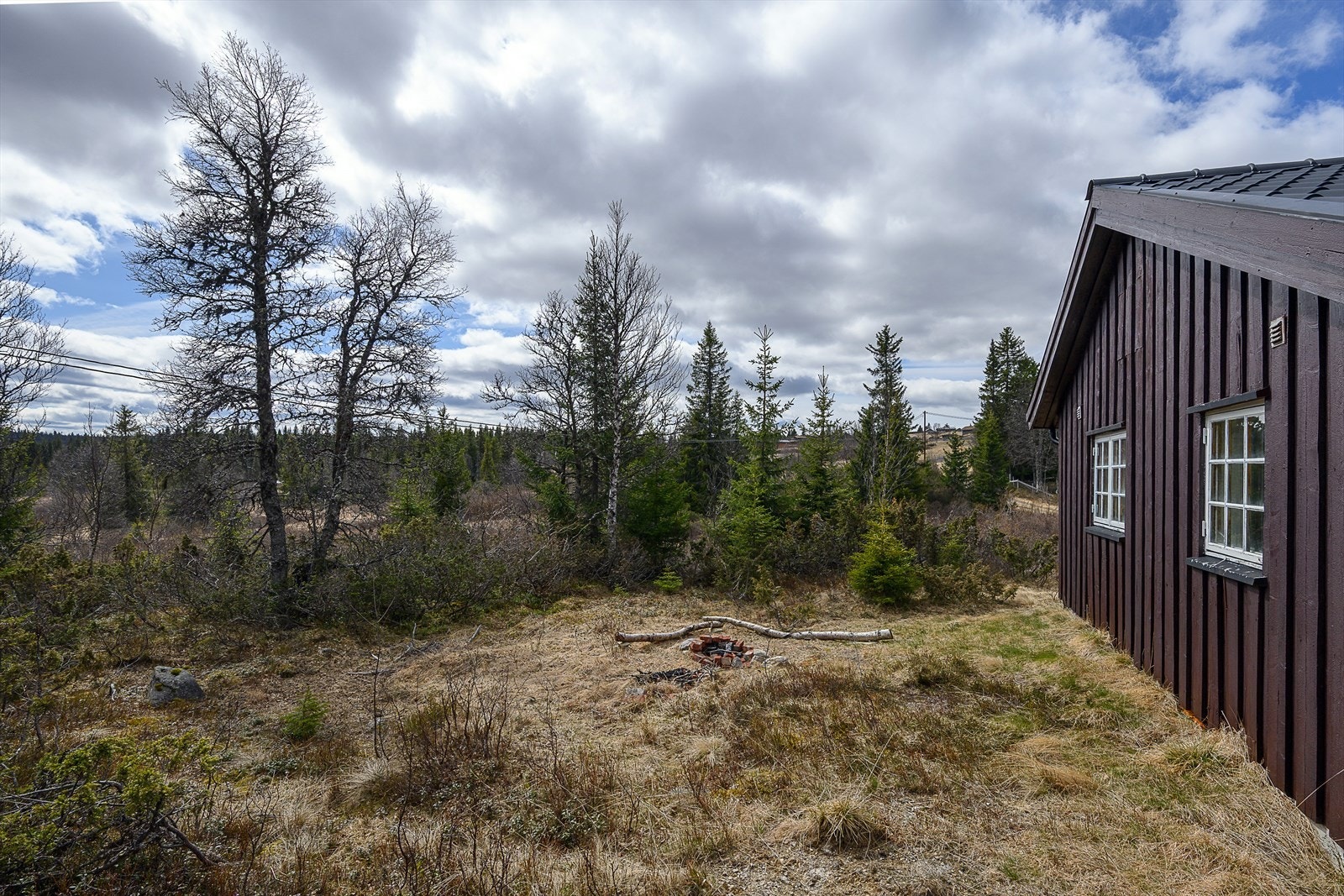 God boltringsplass rundt hytta. Galleribilde