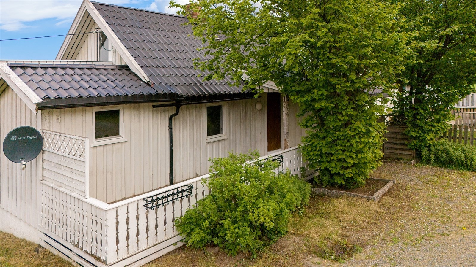 Veranda ved inngangspartiet på opprinnelig del - Usjenert og koselig beliggnhet Galleribilde