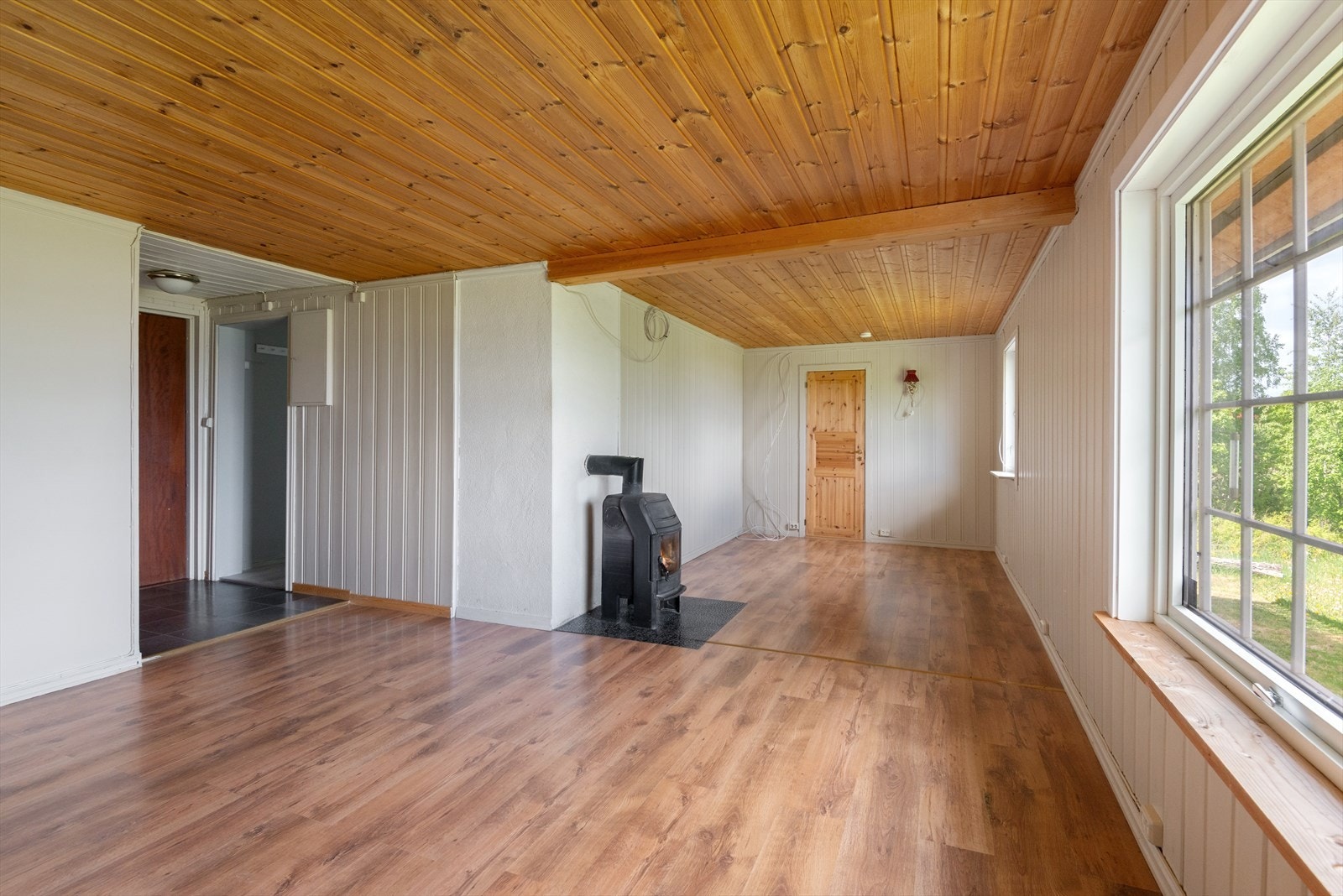 Stue opprinnelig del - Koselig peisovn som varmer godt Galleribilde