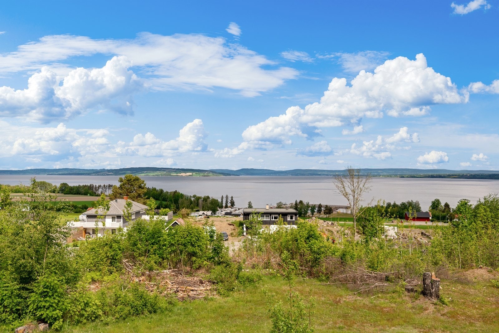 Utsikt fra eiendommen mot Helgøya Galleribilde