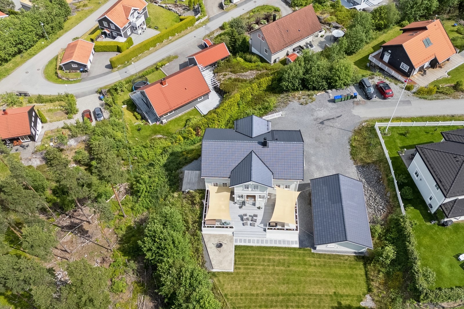 Oversiktsbilde av eiendommen. Galleribilde