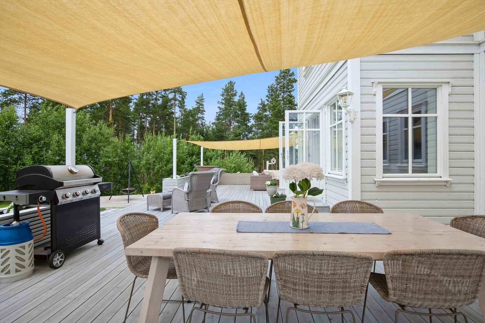 Terrasse. Galleribilde