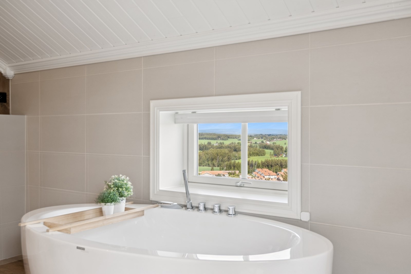 Badekar med utsikt. Galleribilde