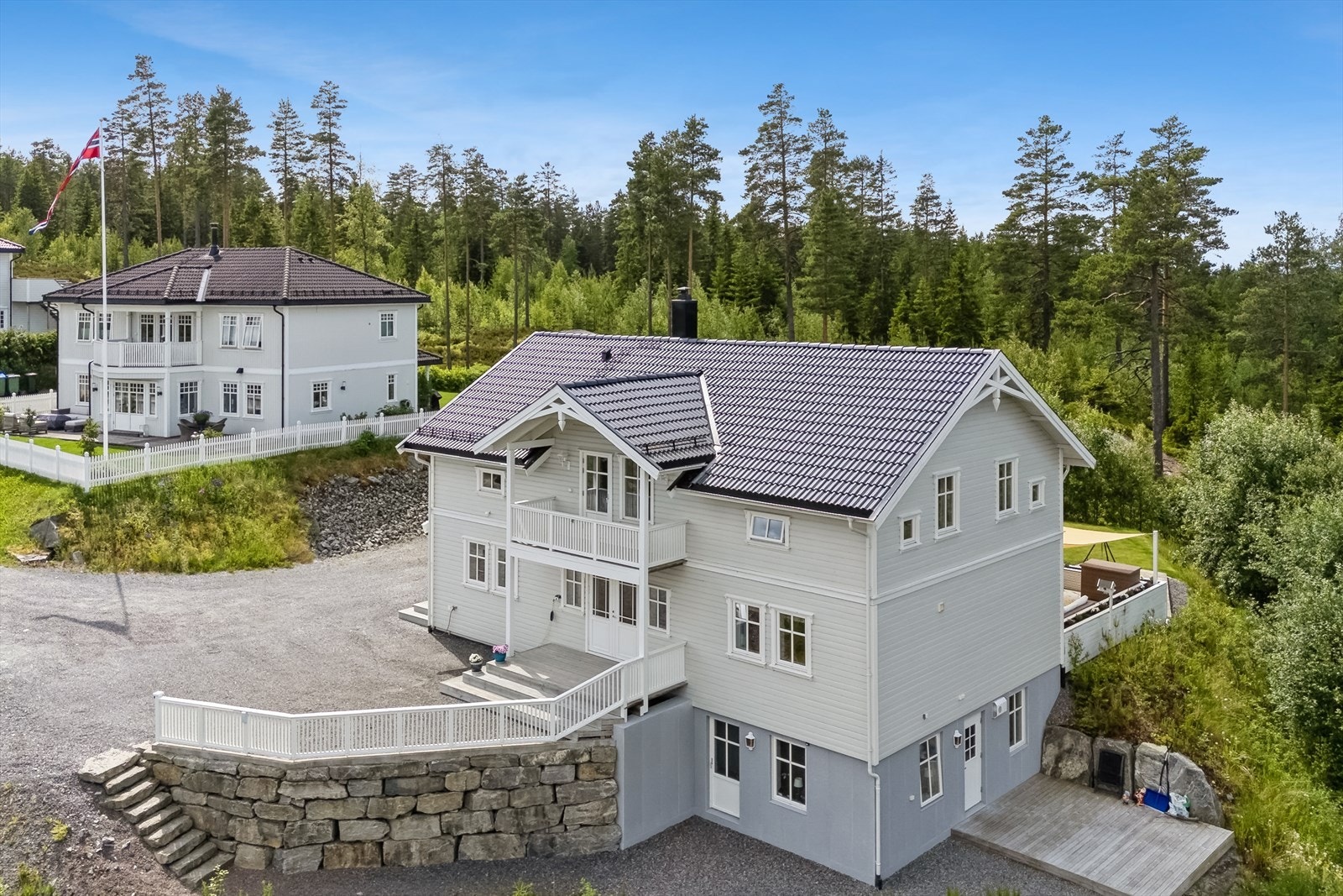 Hybeleiligheten har egen inngang i kjeller. Galleribilde