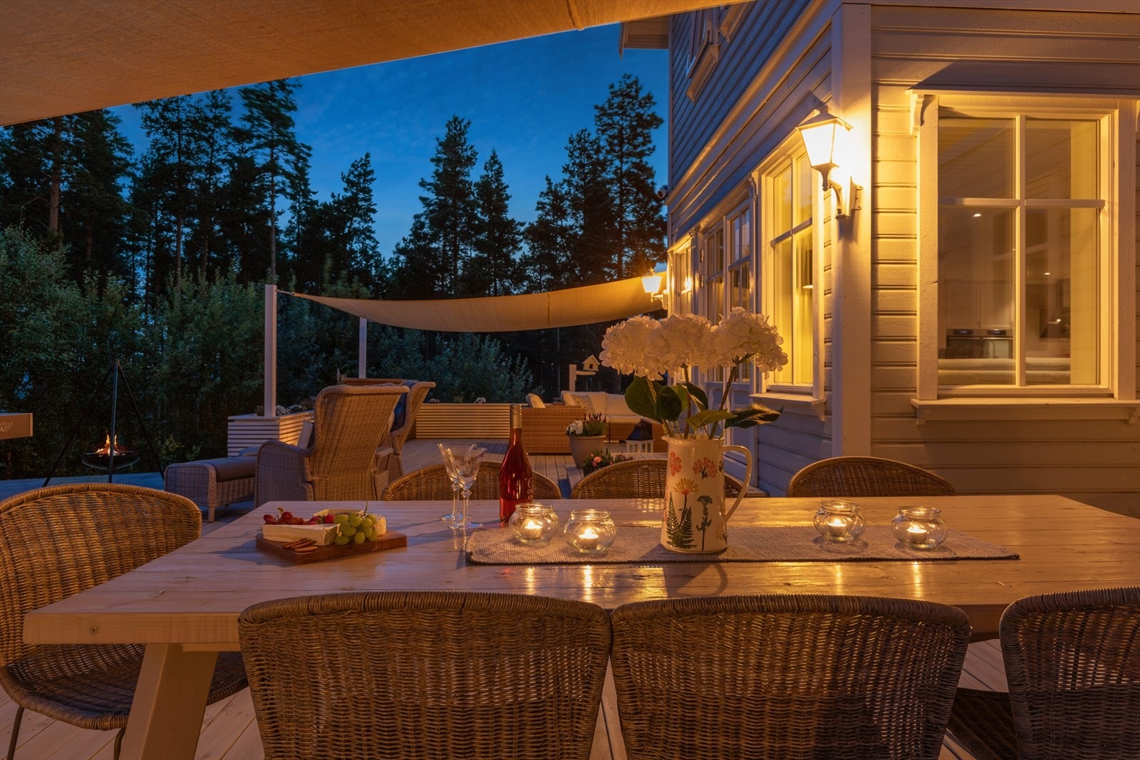 Kveldsatmosfære. Galleribilde