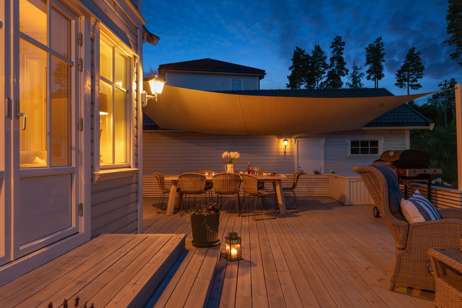 Kveldsatmosfære. Galleribilde