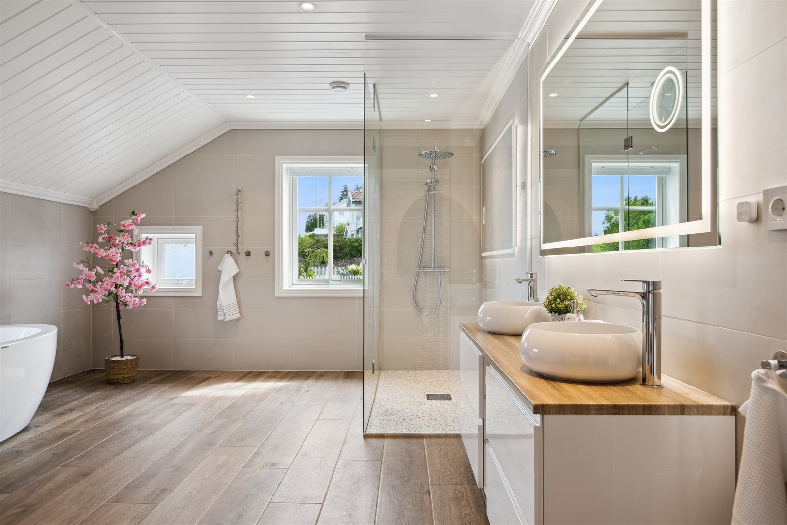 Flislagt baderom med gulvvarme. Galleribilde