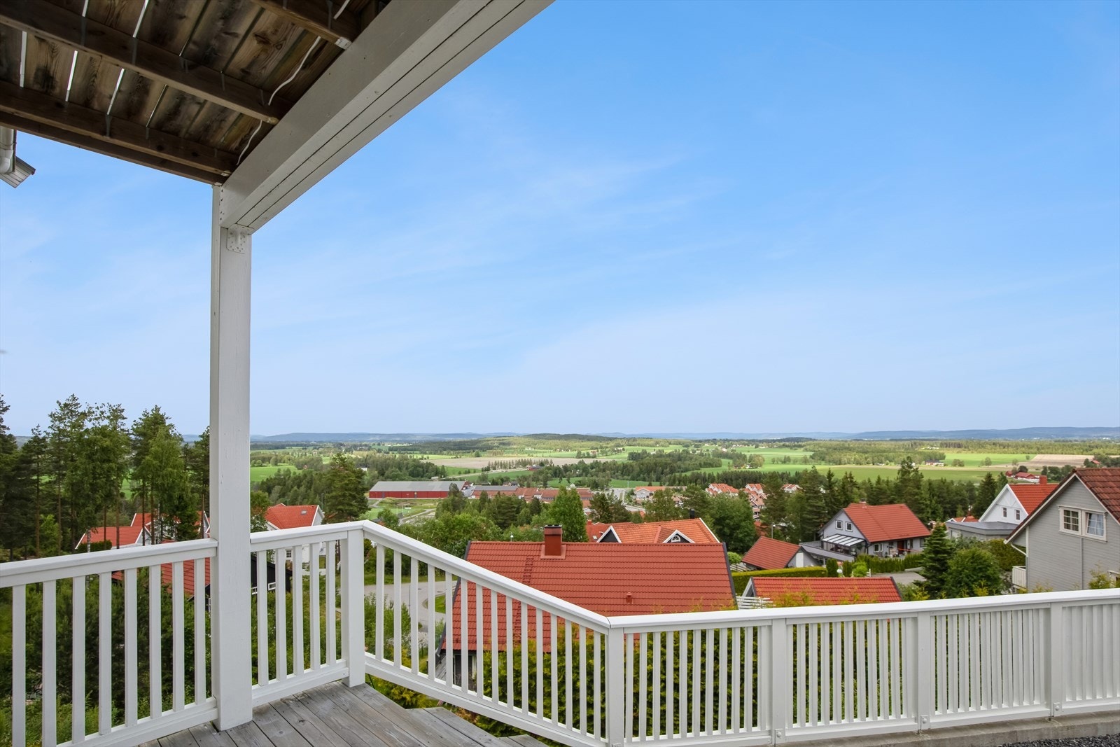 Flott utsikt fra inngangsparti. Galleribilde