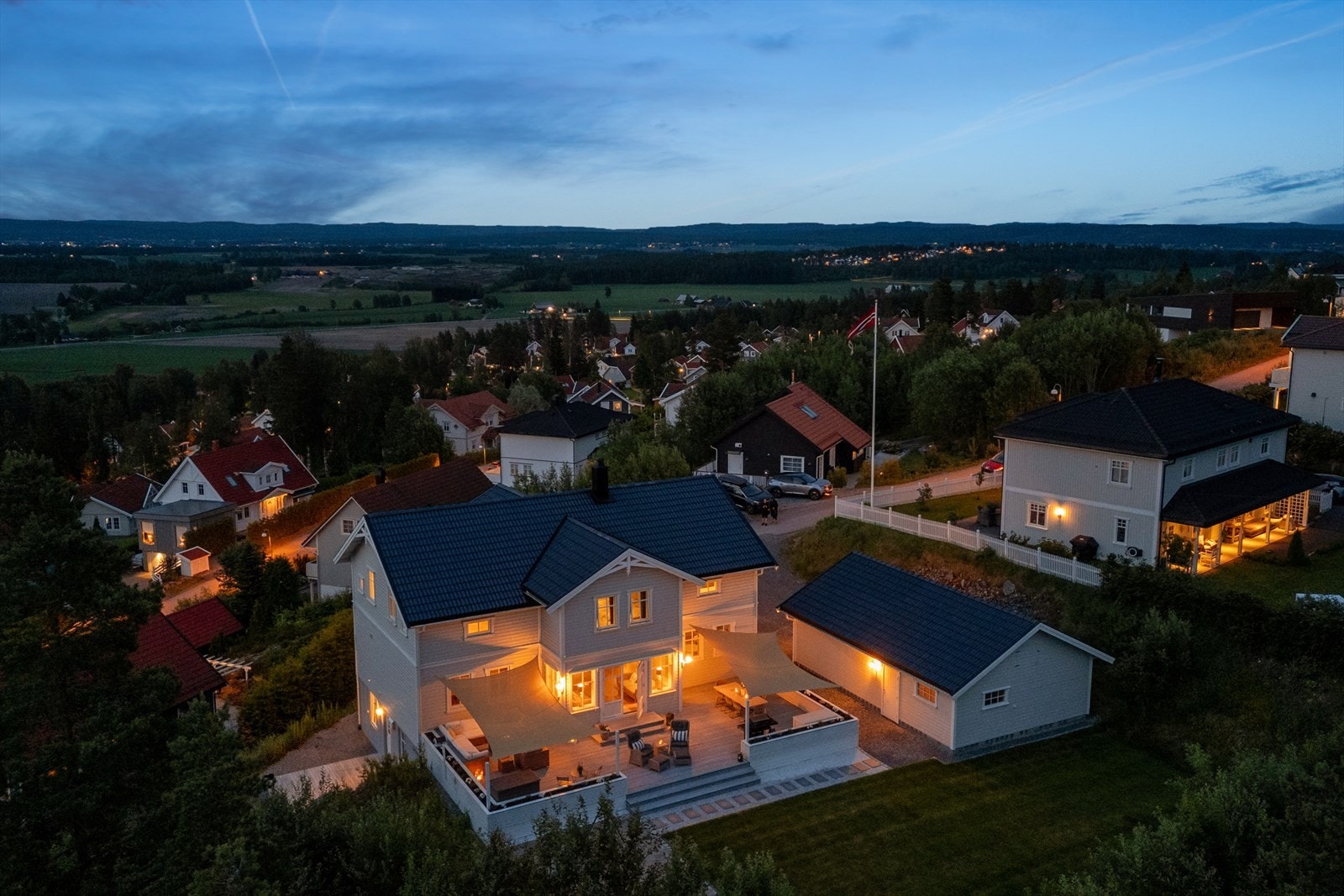 Kveldsatmosfære. Galleribilde