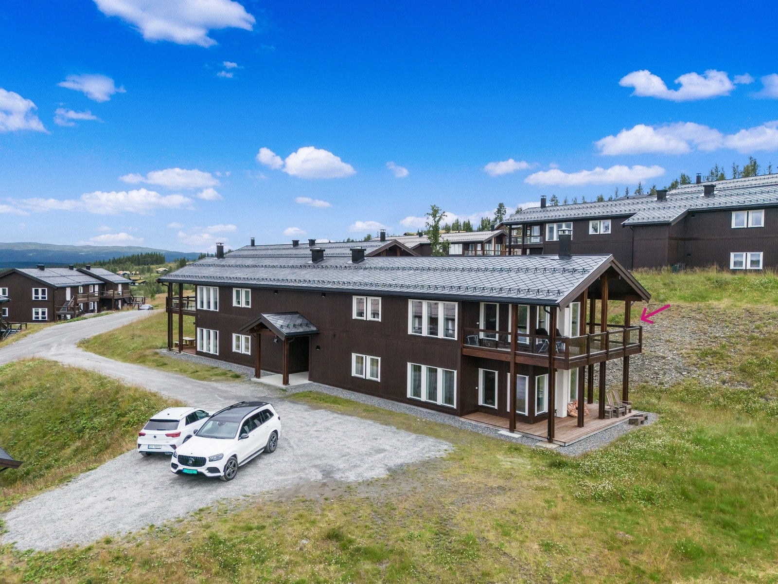 Leiligheten i 2. etg. har solrik beliggenhet mot vest. Galleribilde