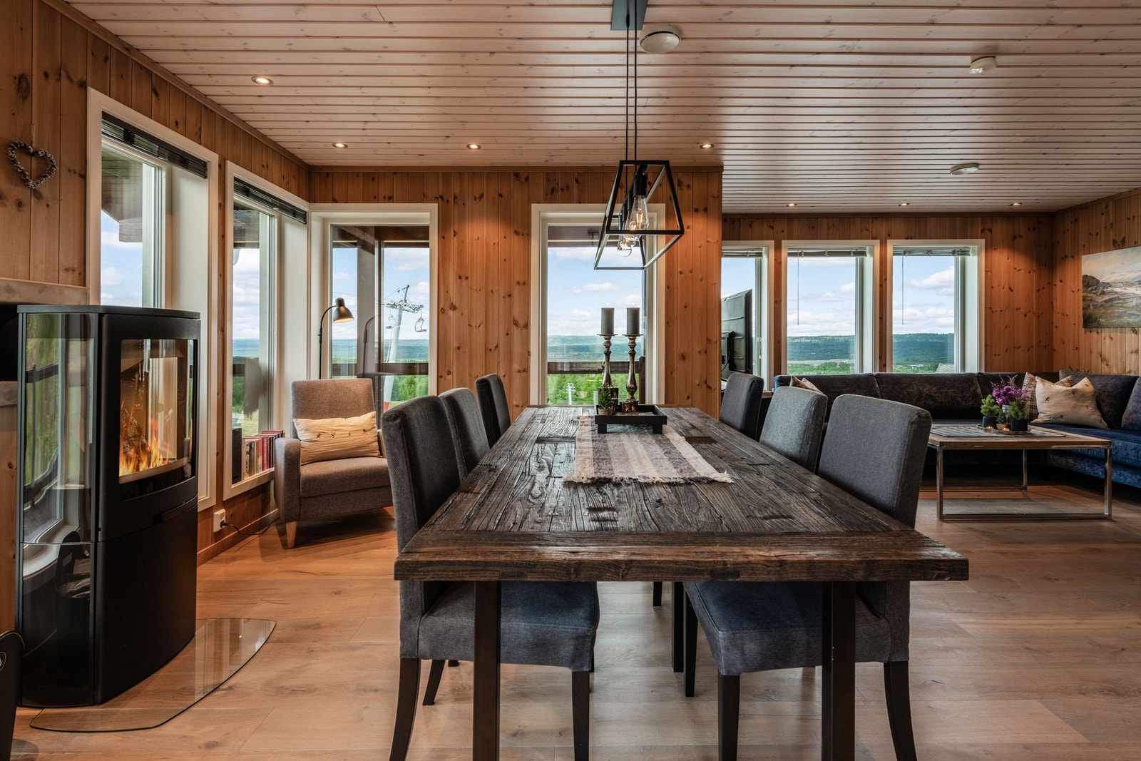 Peisovnen gir god varme og lun stemning i oppholdsrommet. Galleribilde