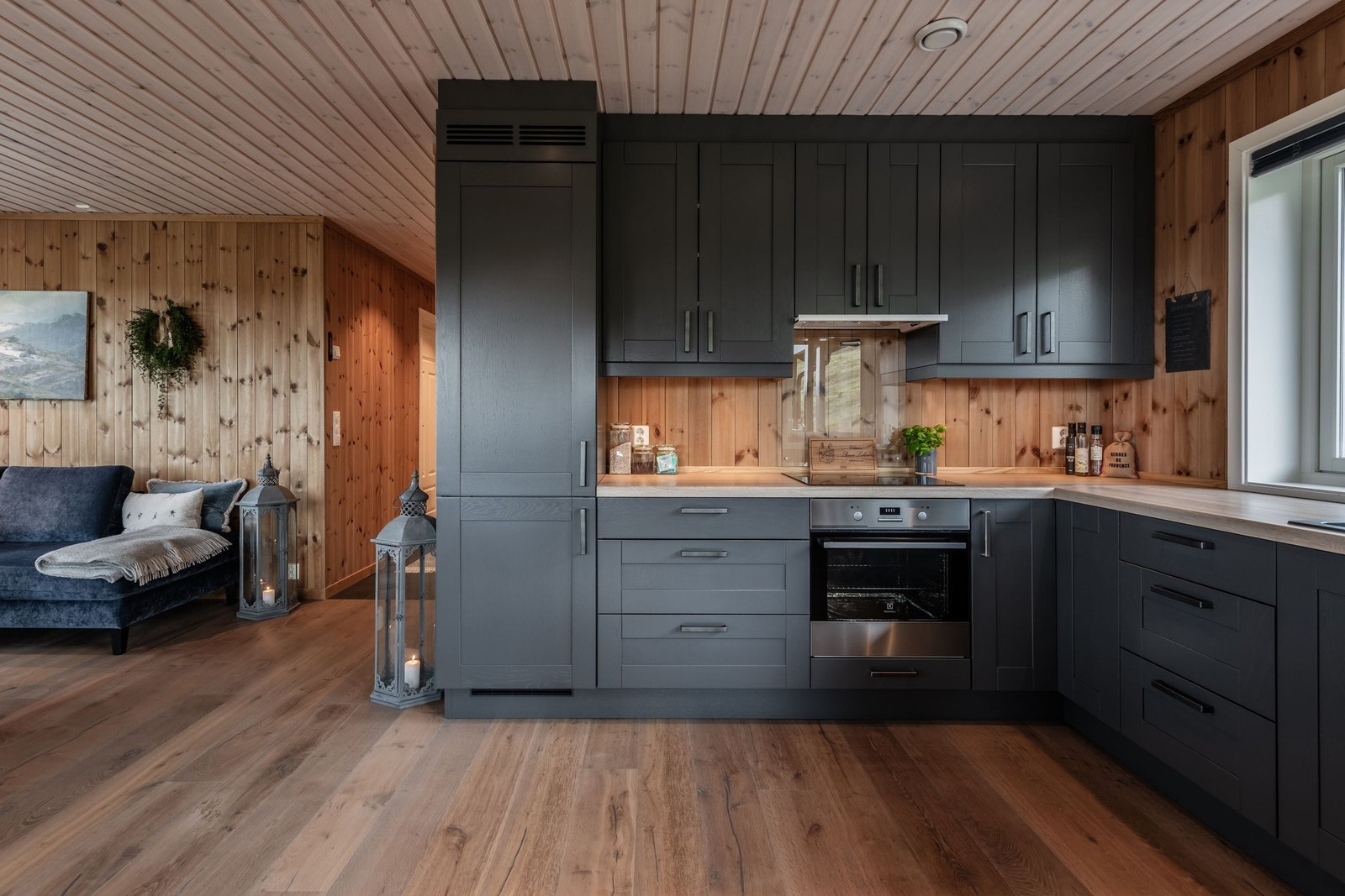 Åpen løsning gjør rommet til en god sosial arena. Galleribilde