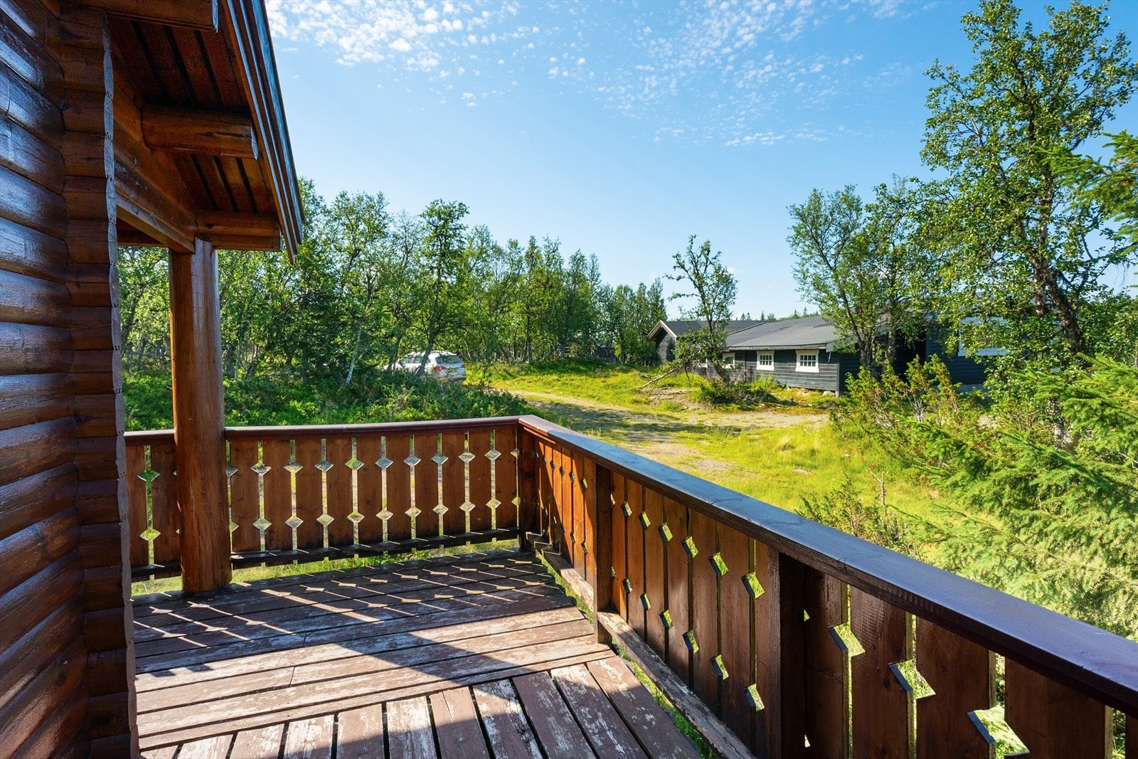 Fra terrassen er det fint utsyn mot området omkring. Galleribilde