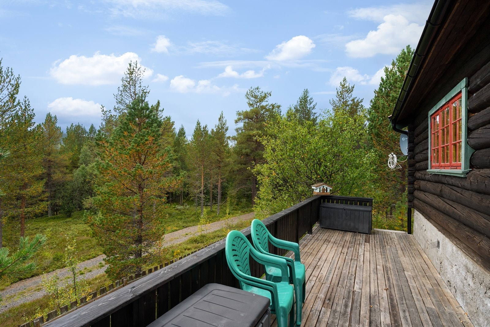 Det er direkte adkomst til uteområdet via trapp. Galleribilde