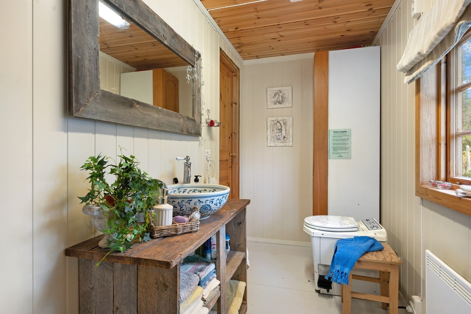 Rommet er ikke bygget fuktsikkert, slik som kreves for våtrom. Galleribilde