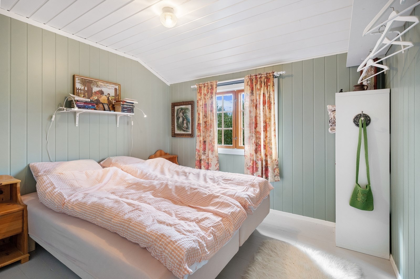 Hovedsoverom - det er to soverom i hytta. Galleribilde