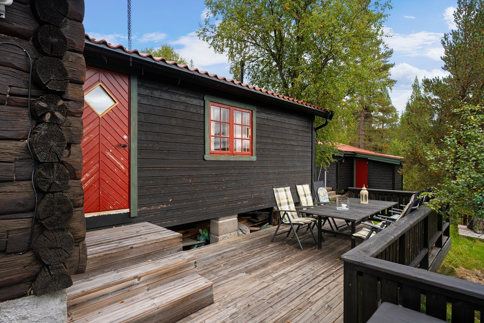 Det er god plass til diverse utemøbler. Galleribilde