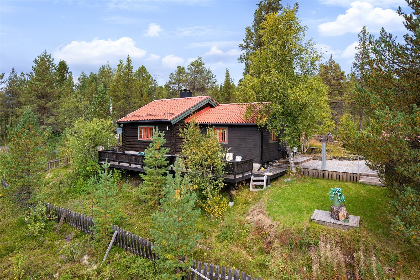 Eiendommen "Ingebu" har usjenert beliggenhet i Tverrbygda - et fredelig område i Skåbu i Nord-Fron kommune. Galleribilde
