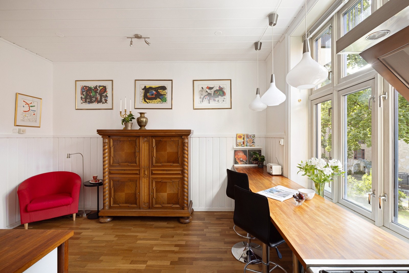 På kjøkkenet er det også plass til et spisebord om ønskelig. Galleribilde