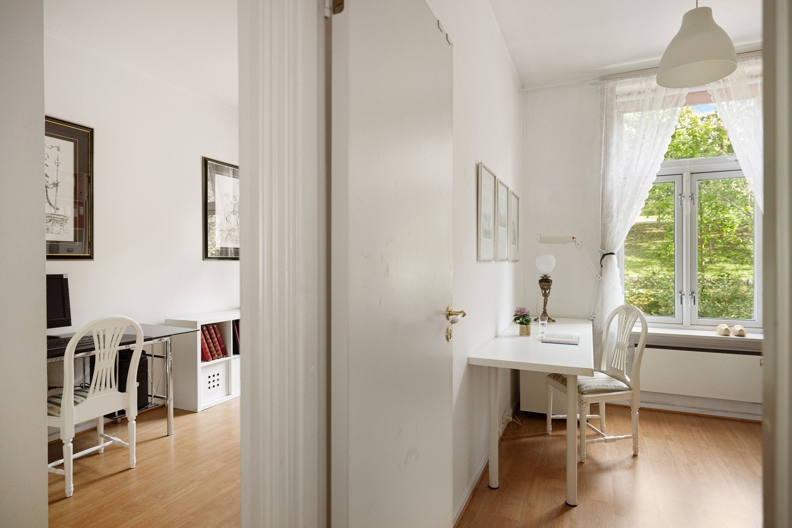 Mellomgang med adkomst til de to andre soverommene. Galleribilde