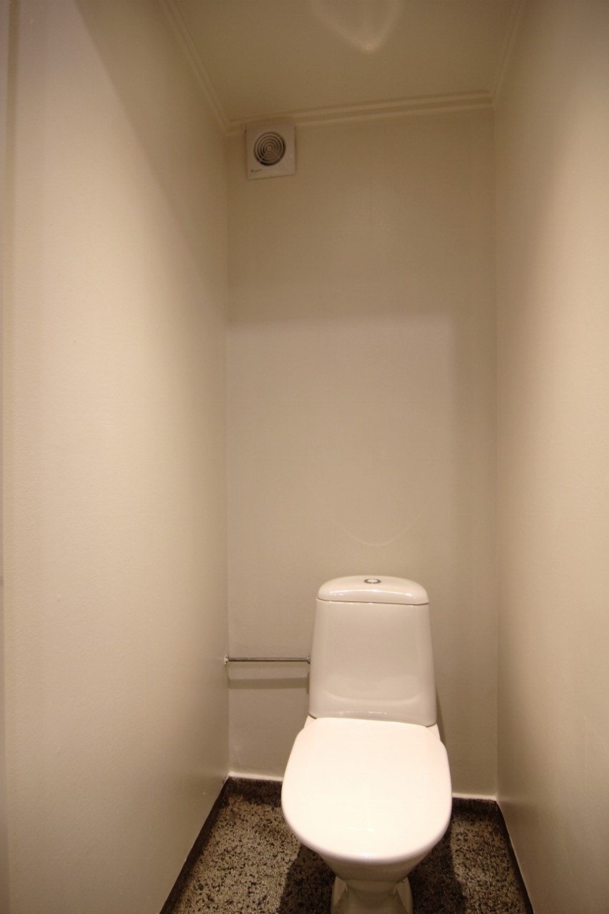 Toalettrom. Galleribilde