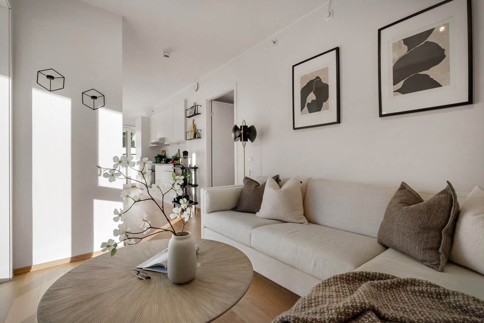 - Her bor du i et moderne bygg, samtidig som du nyter fordelene av å bo tilknyttet idyllisk Bergenssjarm - Galleribilde