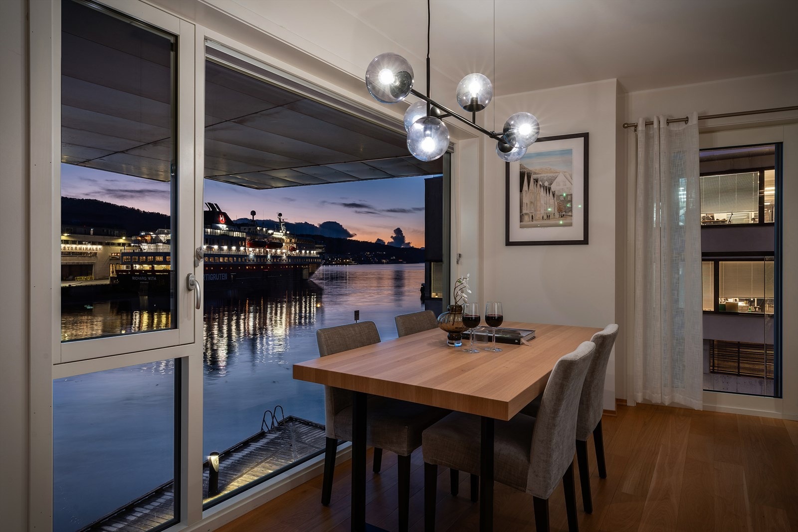 - Innvendig holder leiligheten en flott, innflytningsklar standard med solide kvaliteter - Galleribilde